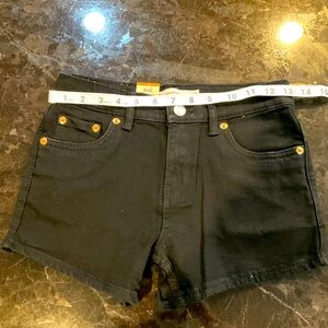 Levi's Girls' Girlfriend Fit Denim Short Shorts